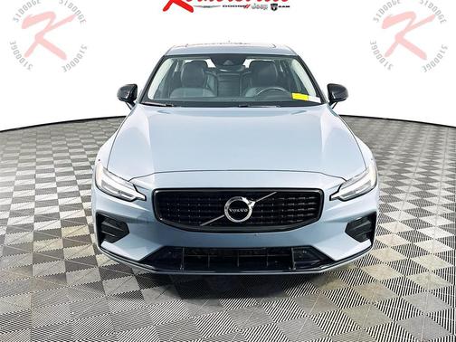 2022 Volvo S60 T5 Momentum