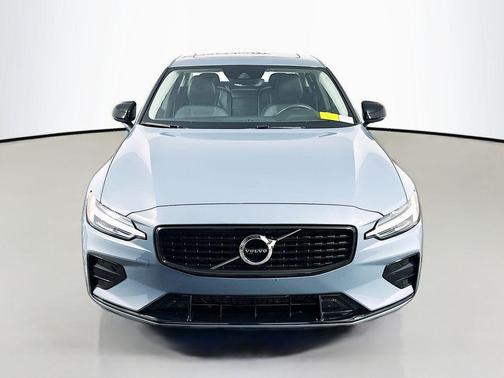 2022 Volvo S60 T5 Momentum