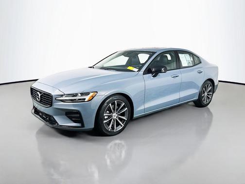 2022 Volvo S60 T5 Momentum