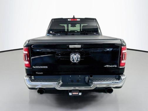 Diamond Black Crystal Pearlcoat 2019 RAM 1500 Laramie
