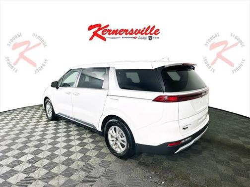 2023 Kia Carnival LX
