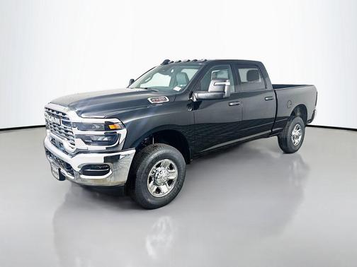 Diamond Black Crystal Pearlcoat 2026 RAM 2500 Tradesman Crew Cab 4x4 6'4' Box
