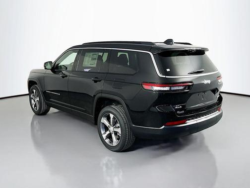 Diamond Black Crystal Pearlcoat 2026 Jeep Grand Cherokee L Limited