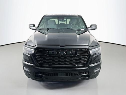 Diamond Black Crystal Pearlcoat 2026 RAM 1500 Express