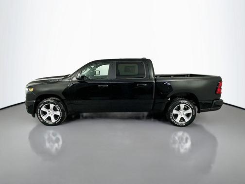 Diamond Black Crystal Pearlcoat 2026 RAM 1500 Express
