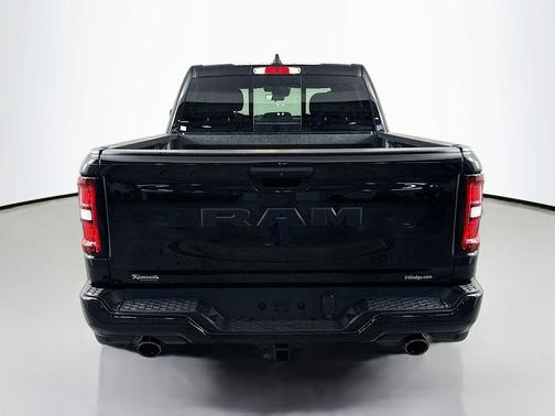 Diamond Black Crystal Pearlcoat 2026 RAM 1500 Express