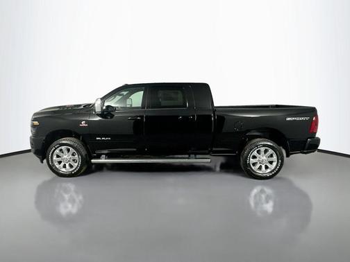 Diamond Black Crystal Pearlcoat 2026 RAM 3500 Laramie Mega Cab 4x4 6'4' Box