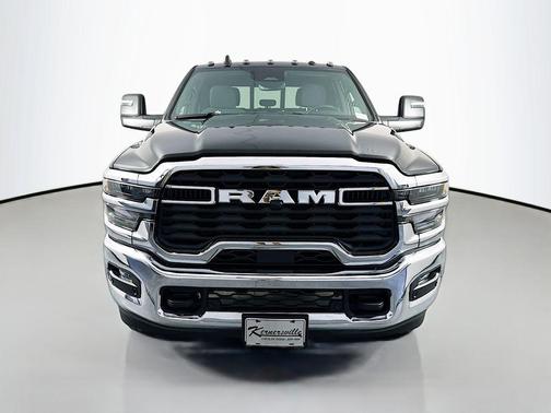 Diamond Black Crystal Pearlcoat 2026 RAM 2500 Tradesman Crew Cab 4x4 8' Box