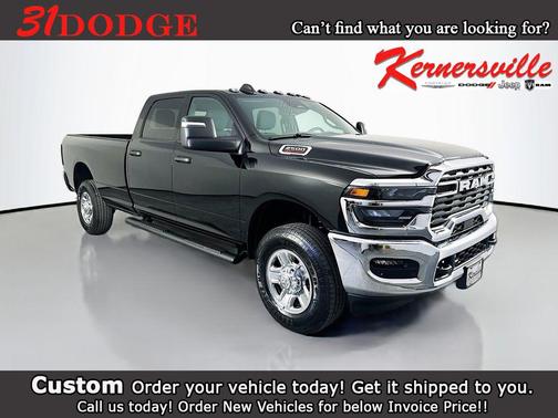 Diamond Black Crystal Pearlcoat 2026 RAM 2500 Tradesman Crew Cab 4x4 8' Box