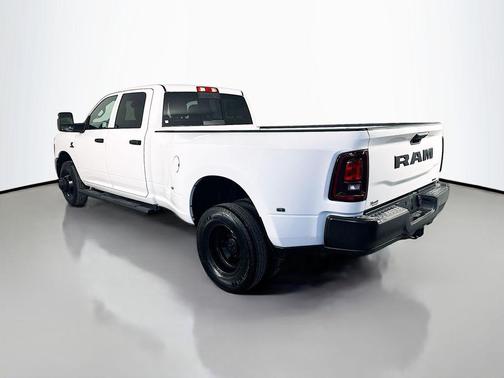 Bright White Clearcoat 2026 RAM 3500 Tradesman Crew Cab 4x2 8' Box