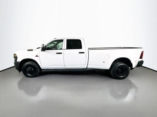 Bright White Clearcoat 2026 RAM 3500 Tradesman Crew Cab 4x2 8' Box