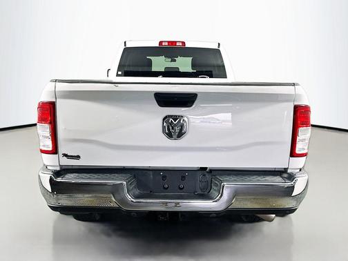 2020 RAM 2500 Tradesman Crew Cab 4x2 8' Box