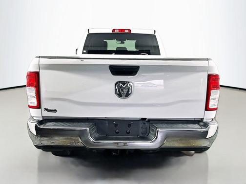 Bright White Clearcoat 2020 RAM 2500 Tradesman Crew Cab 4x2 8' Box