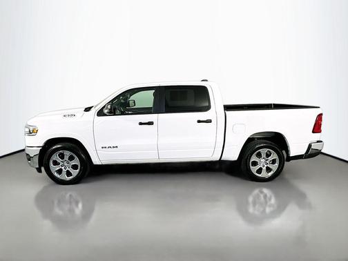 Bright White Clearcoat 2025 RAM 1500 Big Horn/Lone Star