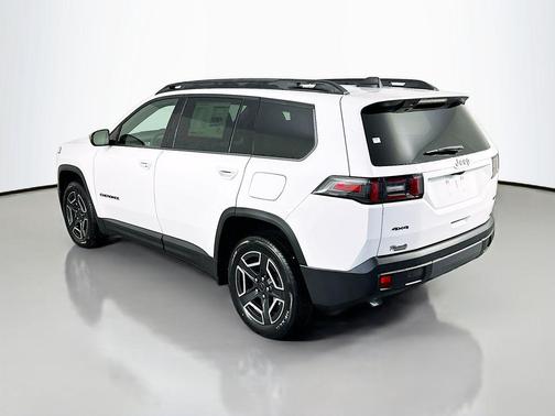 Bright White Clearcoat 2026 Jeep Cherokee Laredo 4x4