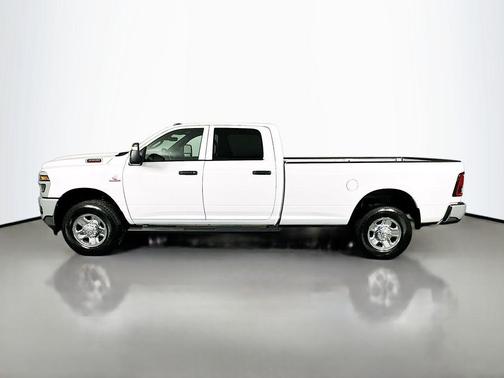 Bright White Clearcoat 2026 RAM 3500 Tradesman Crew Cab 4x4 8' Box
