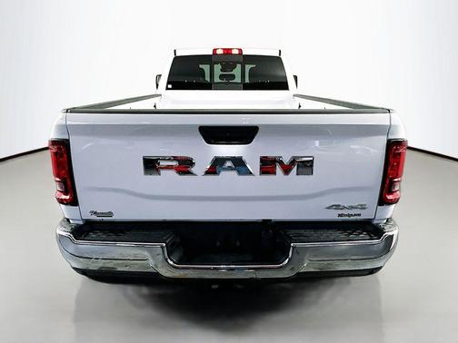 Bright White Clearcoat 2026 RAM 3500 Tradesman Crew Cab 4x4 8' Box