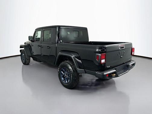 Black Clearcoat 2026 Jeep Gladiator 85th Anniversary Edition