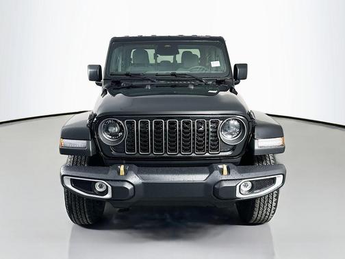 Black Clearcoat 2026 Jeep Gladiator 85th Anniversary Edition