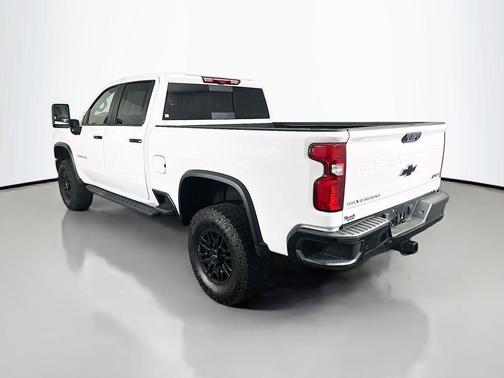 Summit White 2024 Chevrolet Silverado 2500 4WD Crew Cab Standard Bed ZR2