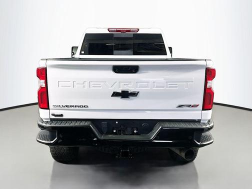 Summit White 2024 Chevrolet Silverado 2500 4WD Crew Cab Standard Bed ZR2