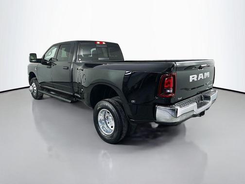 Diamond Black Crystal Pearlcoat 2026 RAM 3500 Tradesman Crew Cab 4x4 8' Box