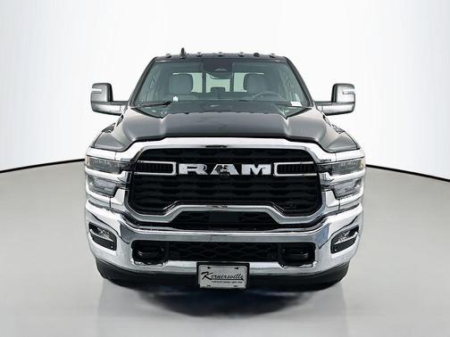 Diamond Black Crystal Pearlcoat 2026 RAM 3500 Tradesman Crew Cab 4x4 8' Box