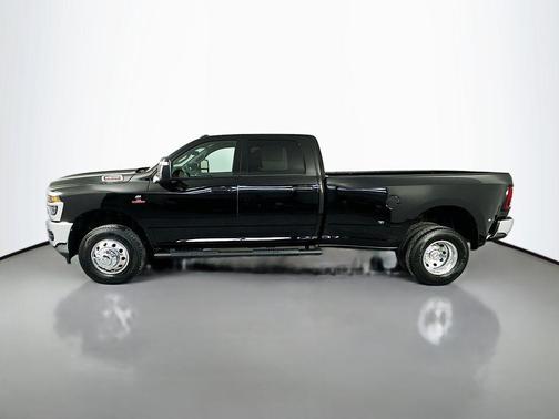 Diamond Black Crystal Pearlcoat 2026 RAM 3500 Tradesman Crew Cab 4x4 8' Box