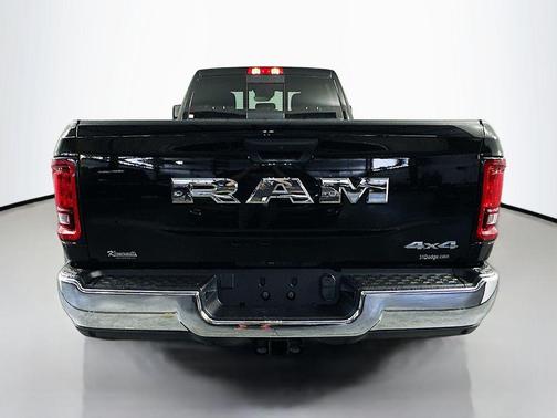 Diamond Black Crystal Pearlcoat 2026 RAM 3500 Tradesman Crew Cab 4x4 8' Box
