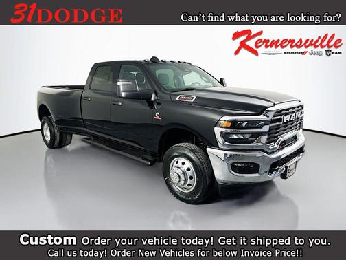 Diamond Black Crystal Pearlcoat 2026 RAM 3500 Tradesman Crew Cab 4x4 8' Box