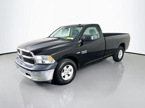Brilliant Black Crystal Pearlcoat 2017 RAM 1500 Tradesman