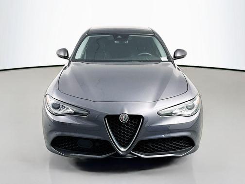 Vesuvio Gray Metallic 2017 Alfa Romeo Giulia Base
