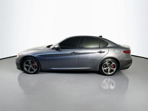Vesuvio Gray Metallic 2017 Alfa Romeo Giulia Base
