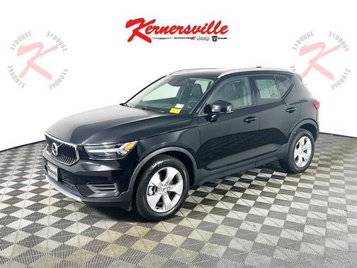 2022 Volvo XC40 T4 Momentum