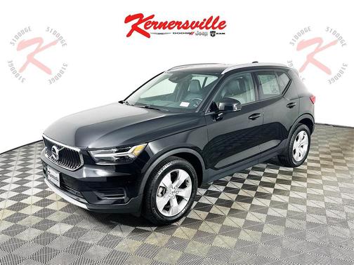 2022 Volvo XC40 T4 Momentum