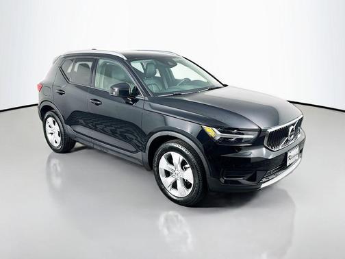 2022 Volvo XC40 T4 Momentum