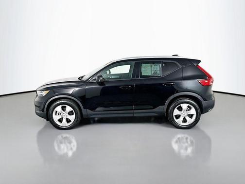 2022 Volvo XC40 T4 Momentum