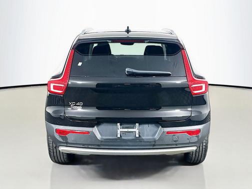 2022 Volvo XC40 T4 Momentum