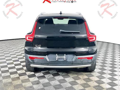 2022 Volvo XC40 T4 Momentum