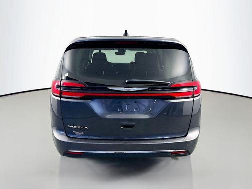 Granite Crystal Metallic Clearcoat 2023 Chrysler Pacifica Touring L