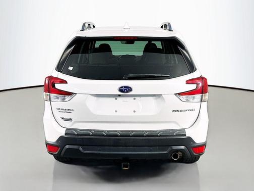 Crystal White Pearl 2021 Subaru Forester Limited