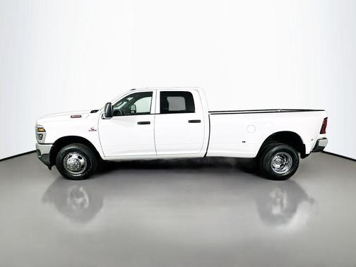 2026 RAM 3500 Tradesman Crew Cab 4x2 8' Box