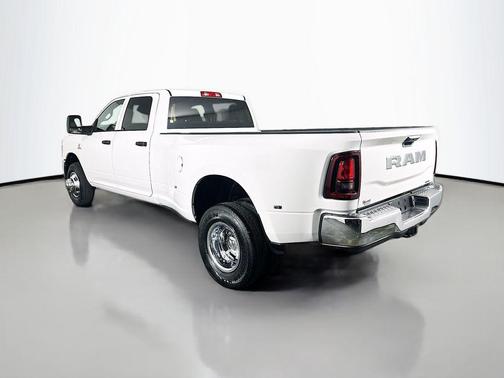 2026 RAM 3500 Tradesman Crew Cab 4x2 8' Box