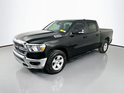 Diamond Black Crystal Pearlcoat 2021 RAM 1500 Big Horn/Lone Star