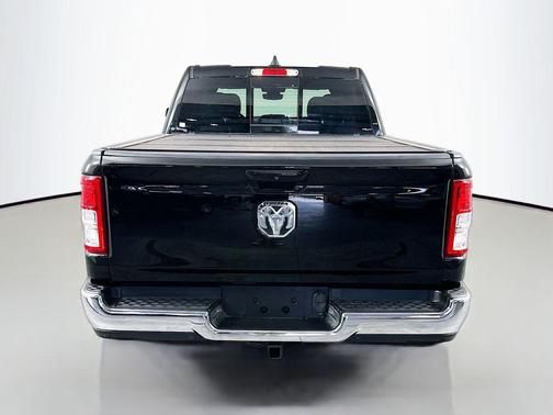 Diamond Black Crystal Pearlcoat 2021 RAM 1500 Big Horn/Lone Star