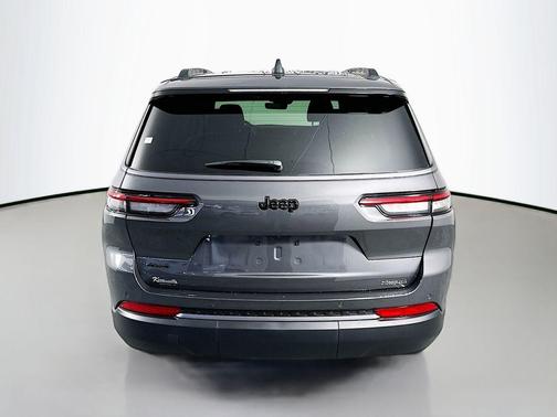 Baltic Gray Metallic Clearcoat 2026 Jeep Grand Cherokee L Altitude