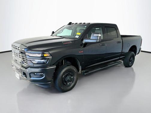 Diamond Black Crystal Pearlcoat 2025 RAM 2500 Tradesman Crew Cab 4x4 6'4' Box