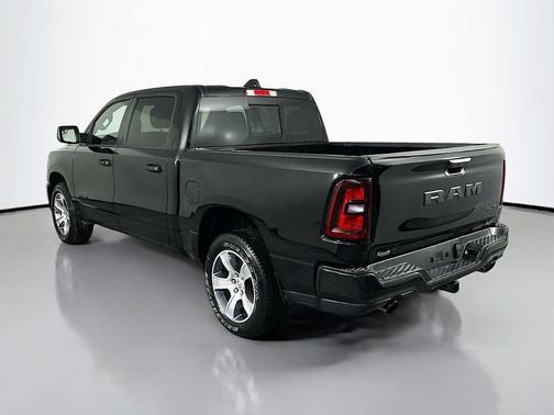 Diamond Black Crystal Pearlcoat 2026 RAM 1500 Express