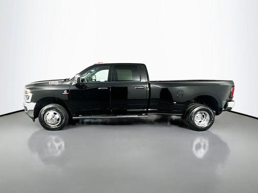 2026 RAM 3500 Tradesman Crew Cab 4x4 8' Box