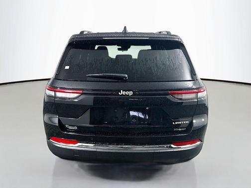 Diamond Black Crystal Pearlcoat 2025 Jeep Grand Cherokee Limited